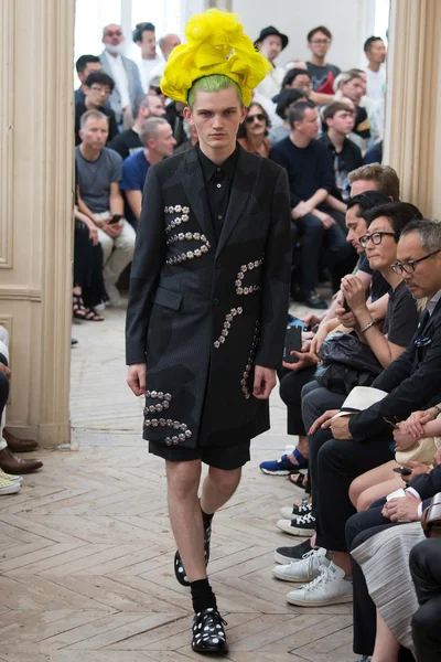 Look 28